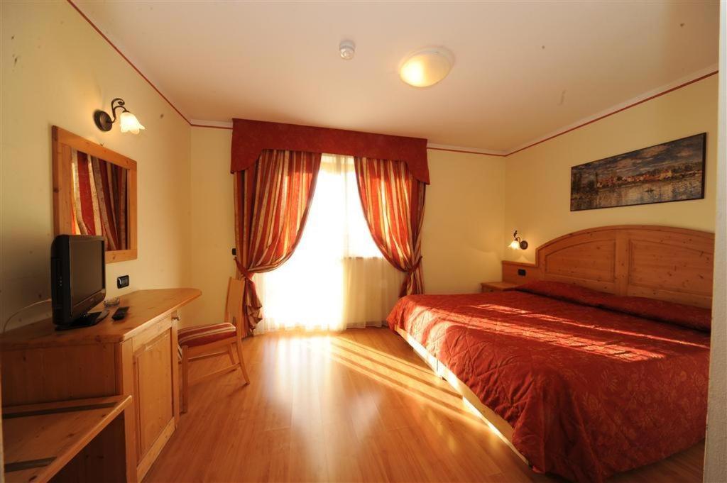 Hotel Canada Pinzolo Bilik gambar