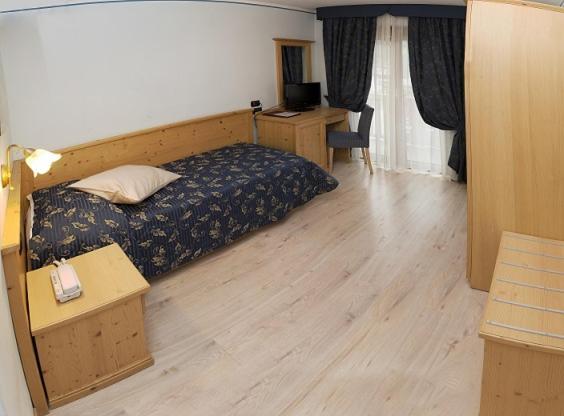 Hotel Canada Pinzolo Luaran gambar