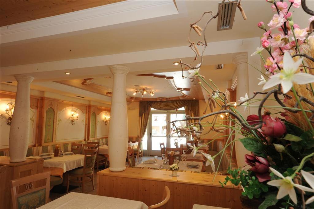 Hotel Canada Pinzolo Luaran gambar