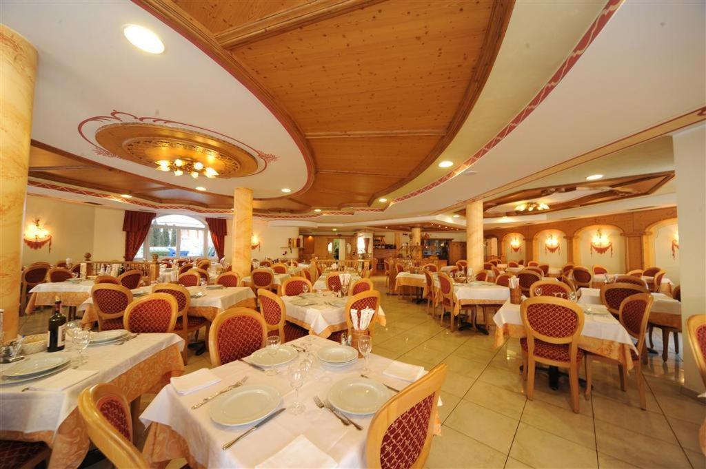 Hotel Canada Pinzolo Luaran gambar