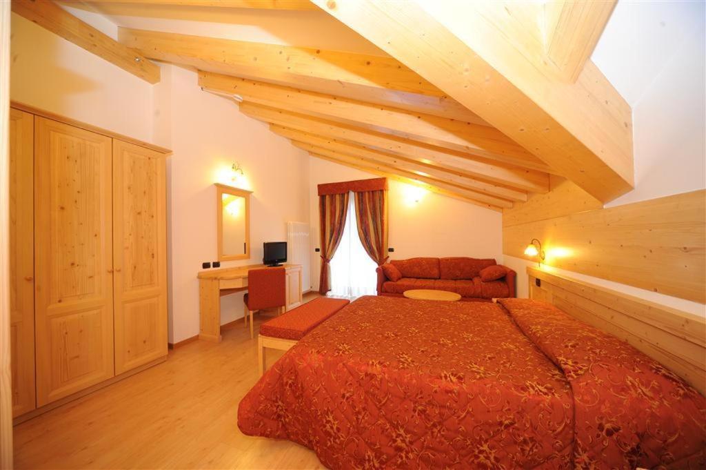 Hotel Canada Pinzolo Bilik gambar