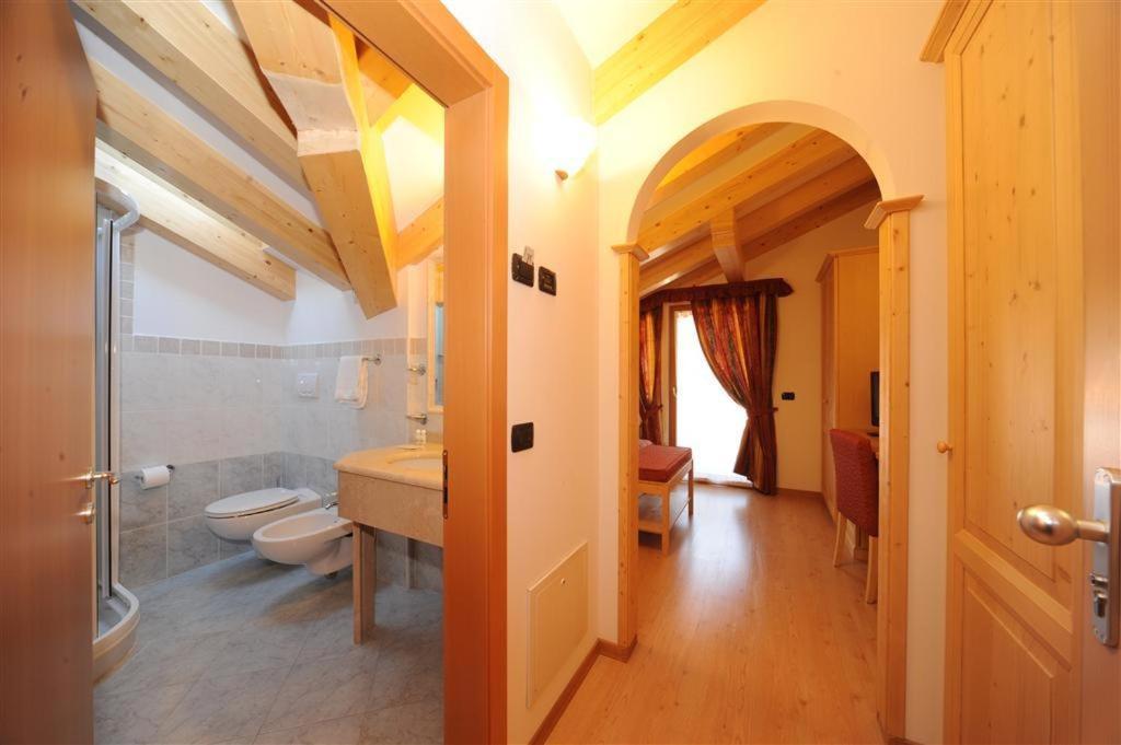 Hotel Canada Pinzolo Bilik gambar