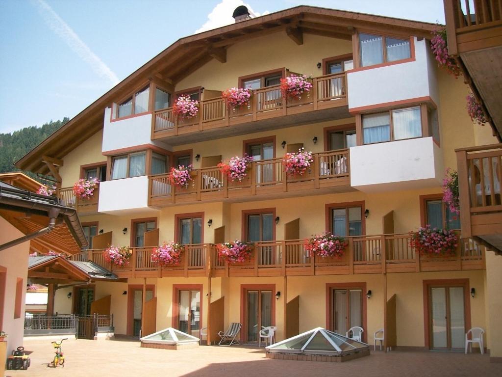 Hotel Canada Pinzolo Luaran gambar