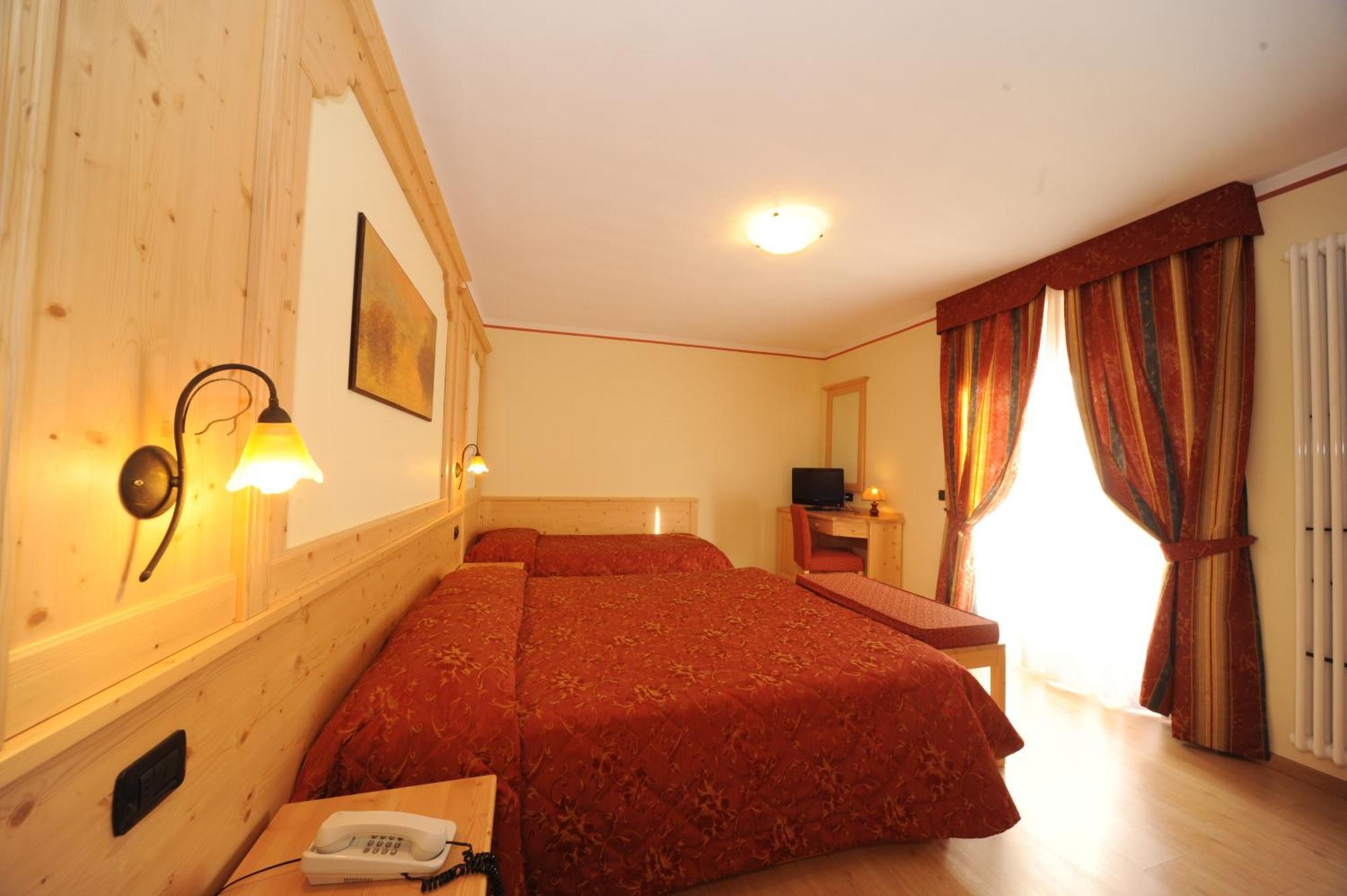 Hotel Canada Pinzolo Luaran gambar